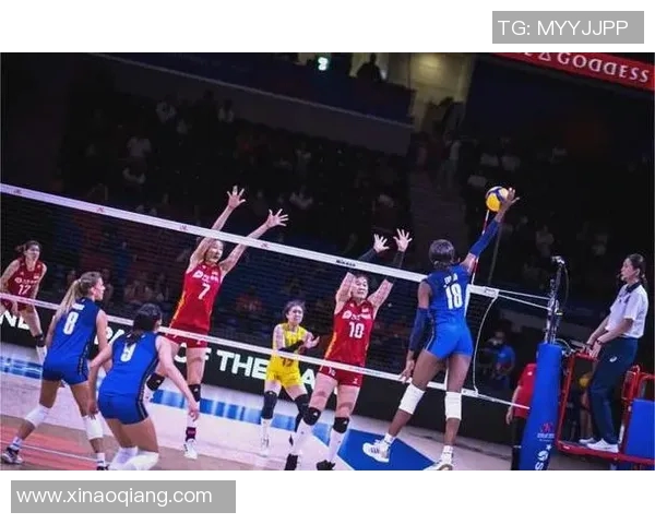 日本女排迎战美国队力争胜利展现团队精神与竞技风采