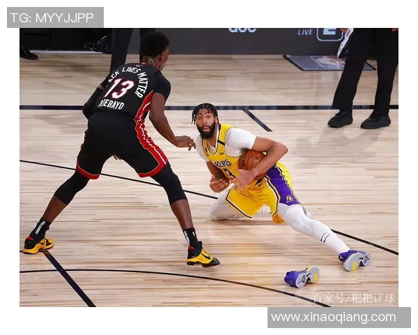 浓眉绝杀助湖人逆转热火精彩对决引发球迷热议 浓眉绝杀助湖人逆转热火精彩对决引发球迷热议