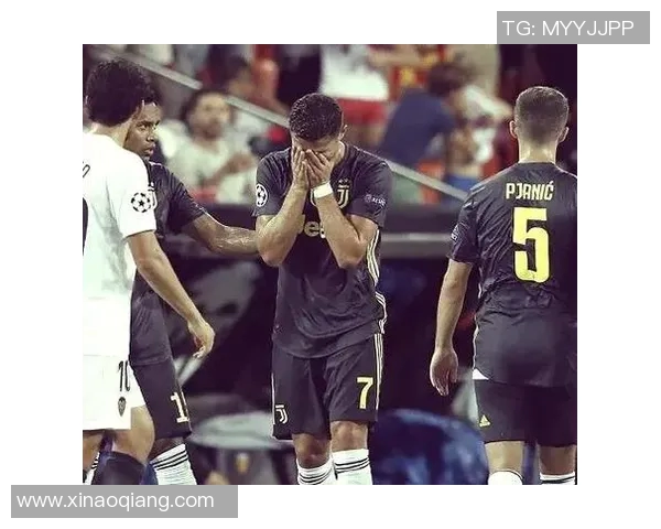 球迷疯狂行为引发热议C罗球衣被抢事件成欧冠赛场焦点