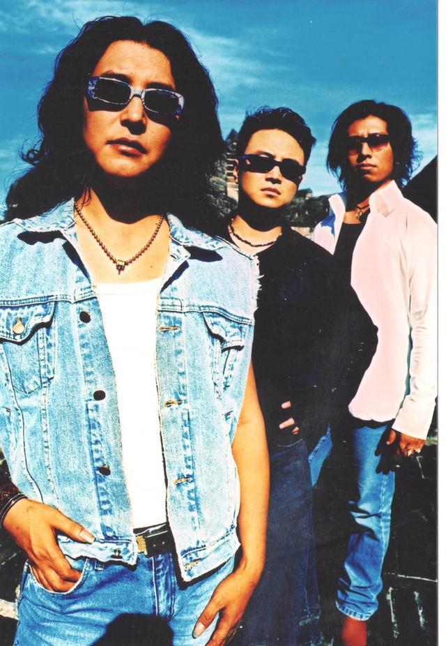 广东音像城清退前夕发烧友赶来买唱片 “山鹰组合”吉克曲布：难忘流行音乐黄金年代丨封面头条(图11)